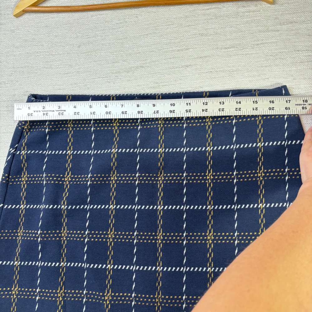 Ann Taylor Factory Navy Blue Plaid Pencil Skirt Textured Knit Large - Picture 4 of 8